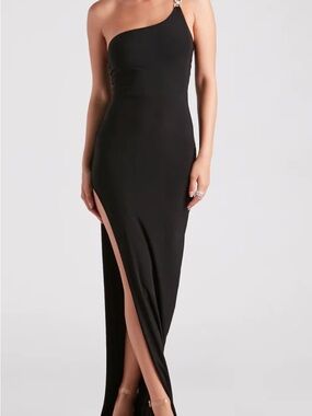 Windsor Black One-Shoulder Maxi Dress